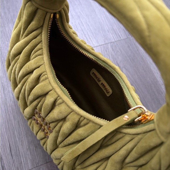 Miu Miu Wander matelassé nappa suede hobo bag - Picture 3 of 11